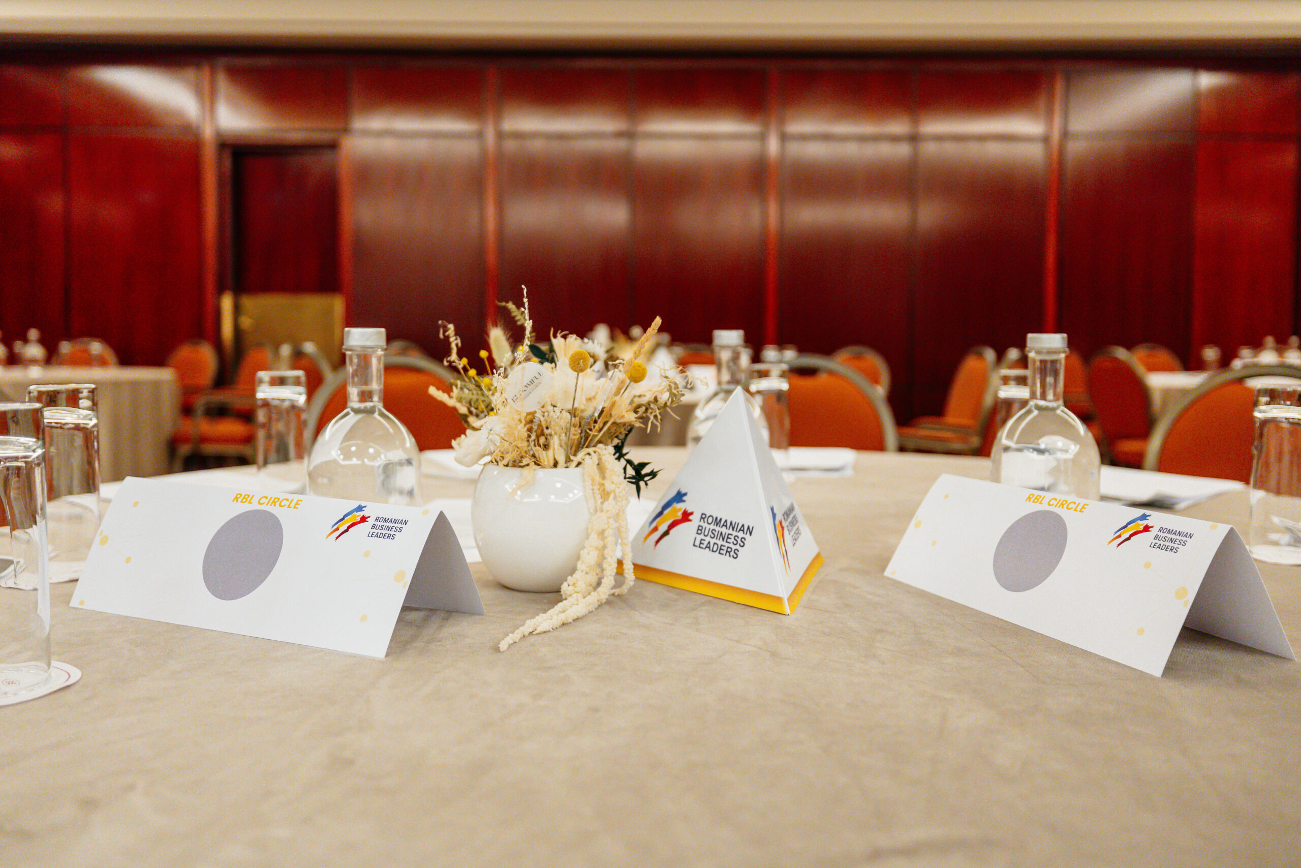 Aranjament din flori uscate & stabilizate în vas ceramic - imagine 3