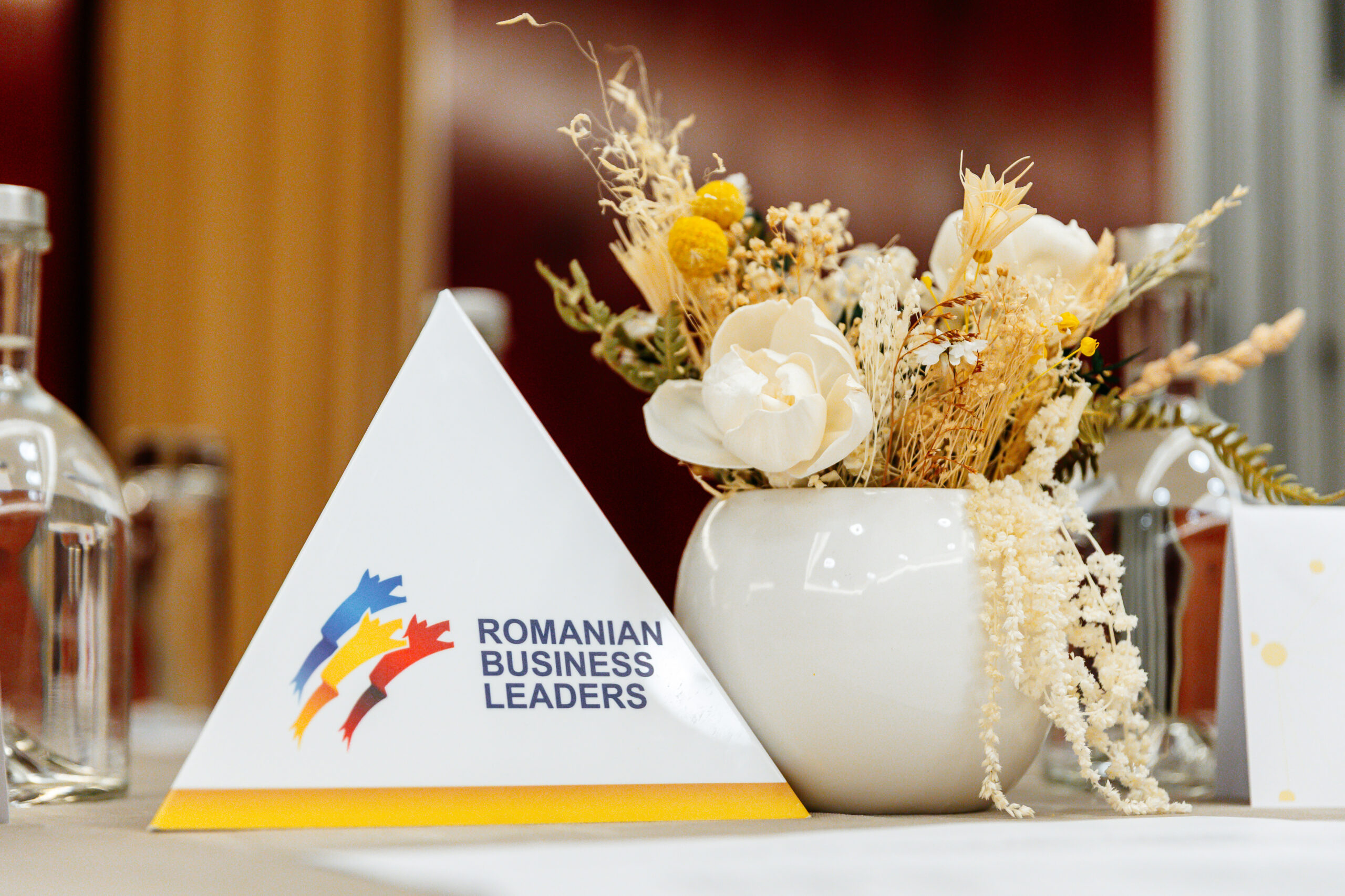 Aranjament din flori uscate & stabilizate în vas ceramic