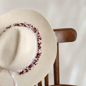 Coronita de par din flori uscate si criogenate – white & burgundy
